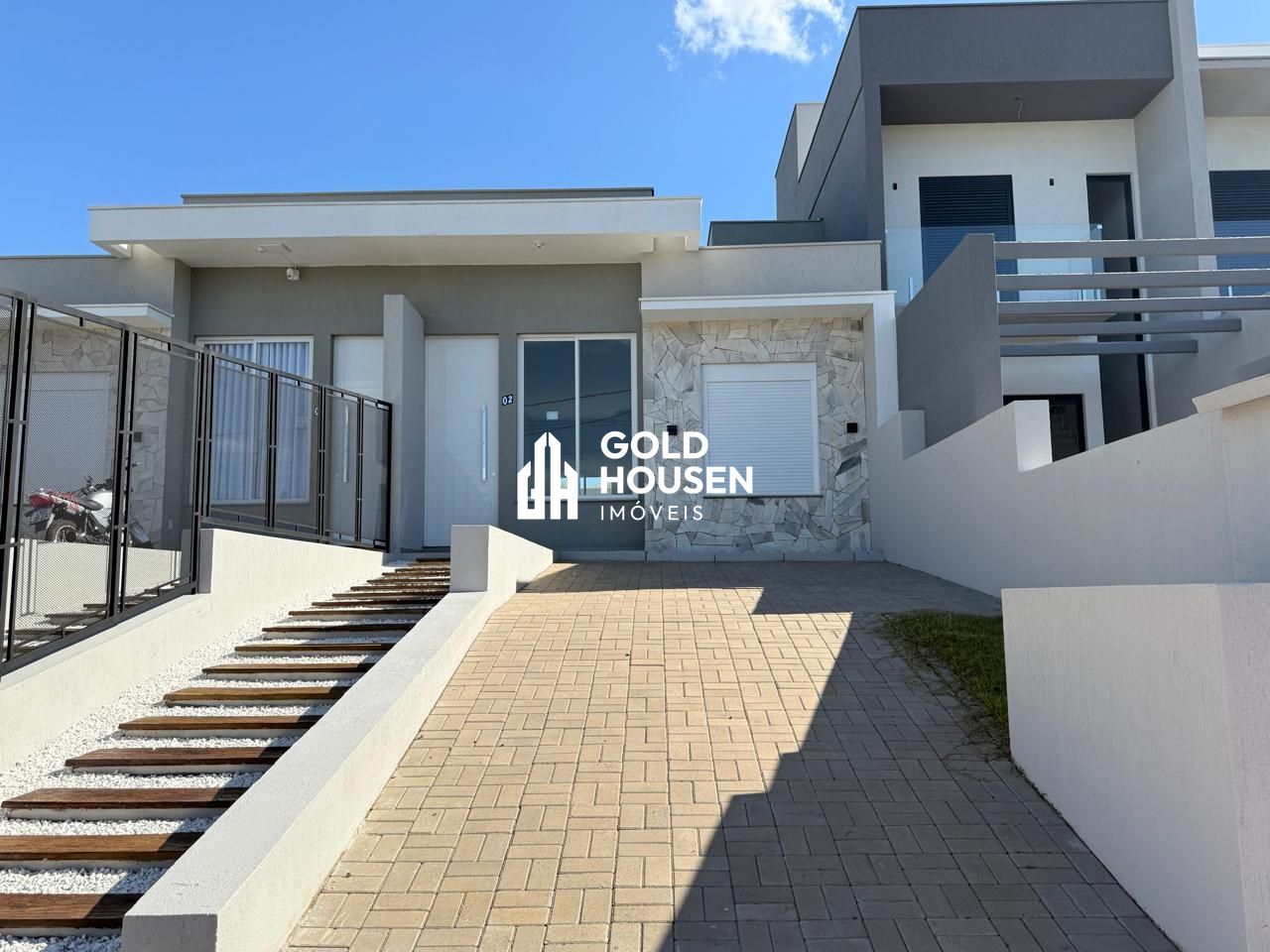 Casa geminada com 2 dormitórios e pátio murado em São Bento - Lajeado/RS