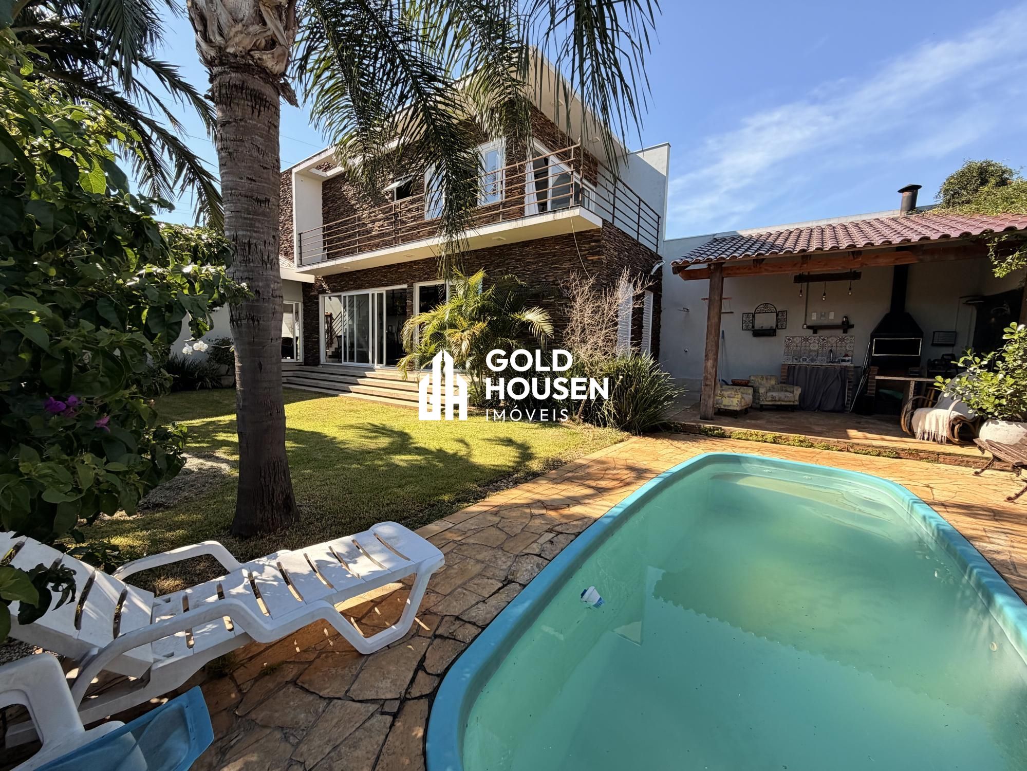 Casa semimobiliada no Universitário