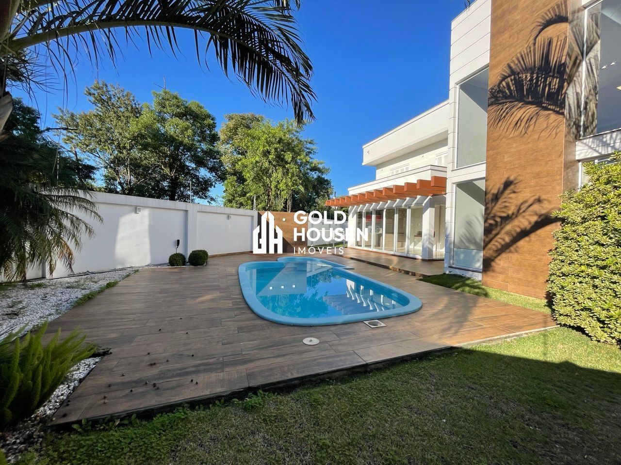 CASA RESIDENCIAL 03 DORMITÓRIOS COM 3 SUÍTES COM HIDROMASSAGEM, PISCINA, BAIRRO UNIVERSITÁRIO, LAJEADO