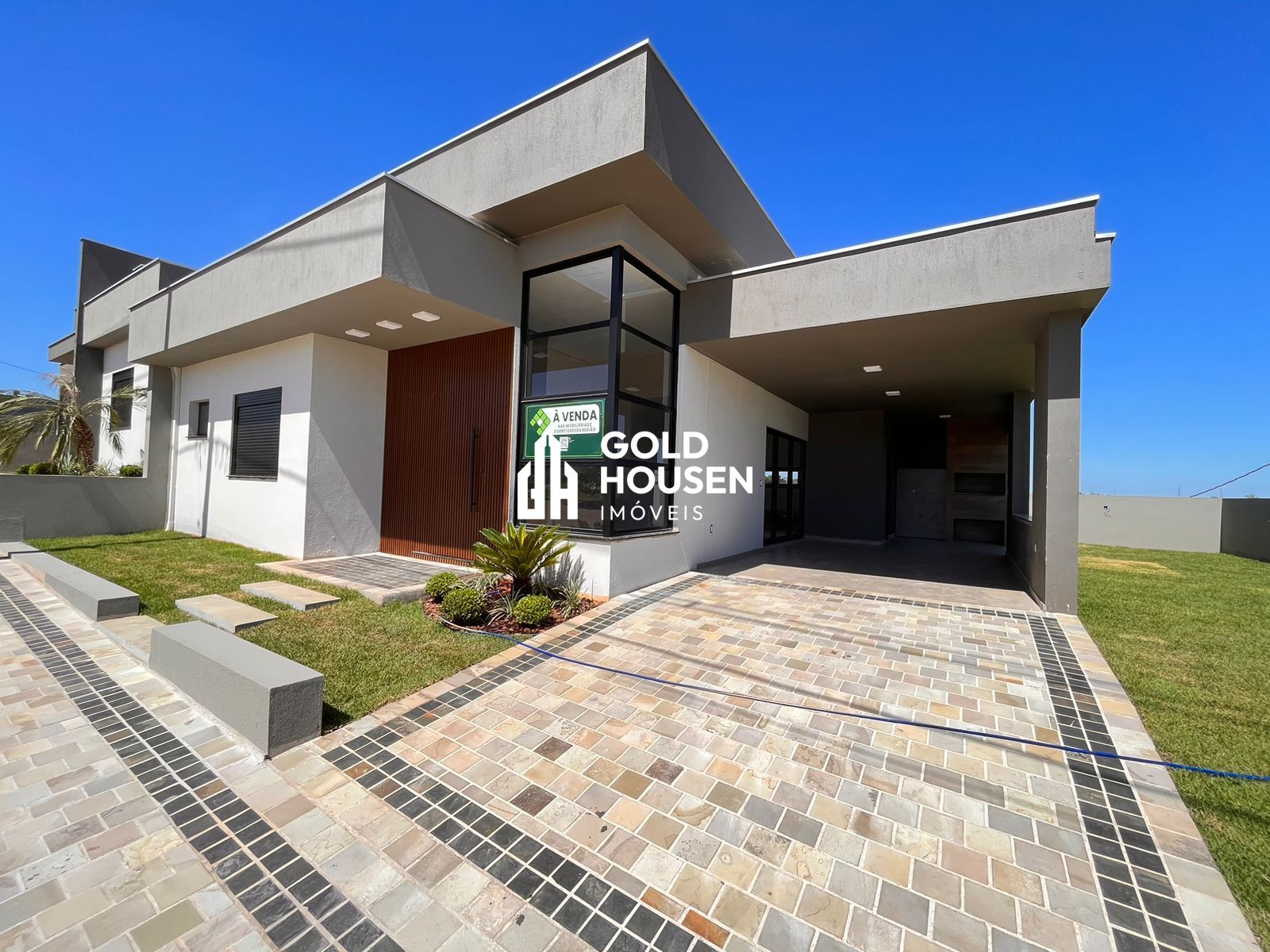 Casa geminada de 3 dormitórios, sendo 1 suíte, com pátio em Conventos - Lajeado/RS