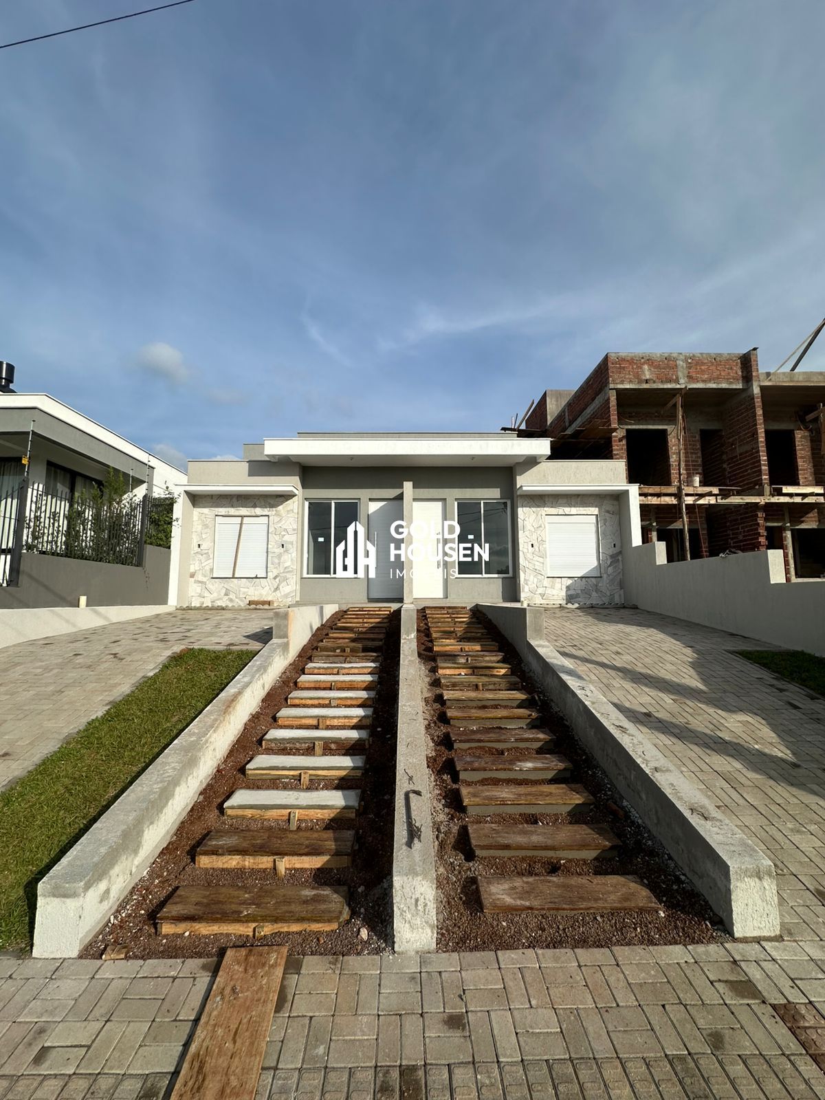 Casa geminada com 2 dormitórios e pátio murado em São Bento - Lajeado/RS
