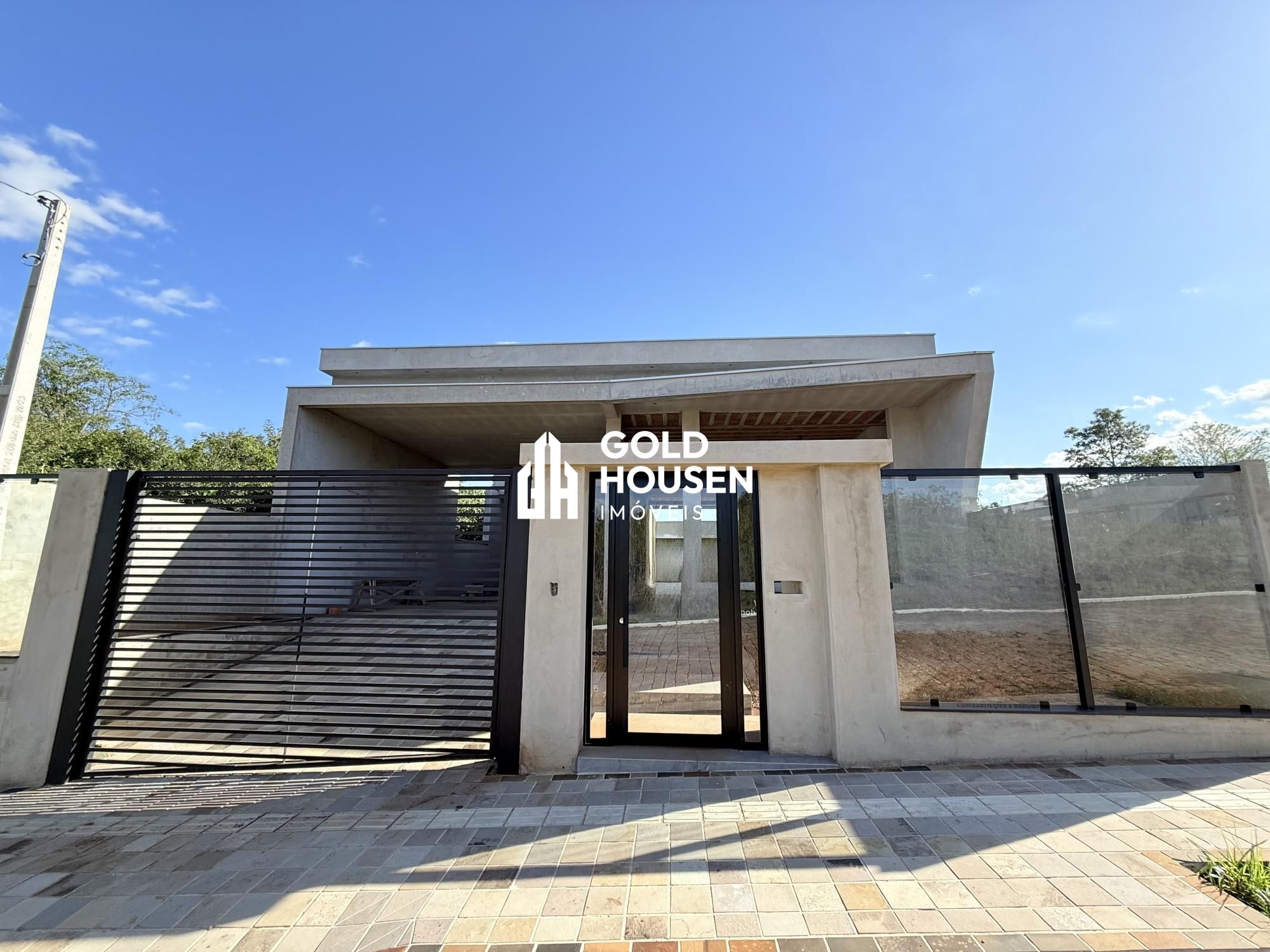 Linda casa de 3 suítes no bairro Carneiros!