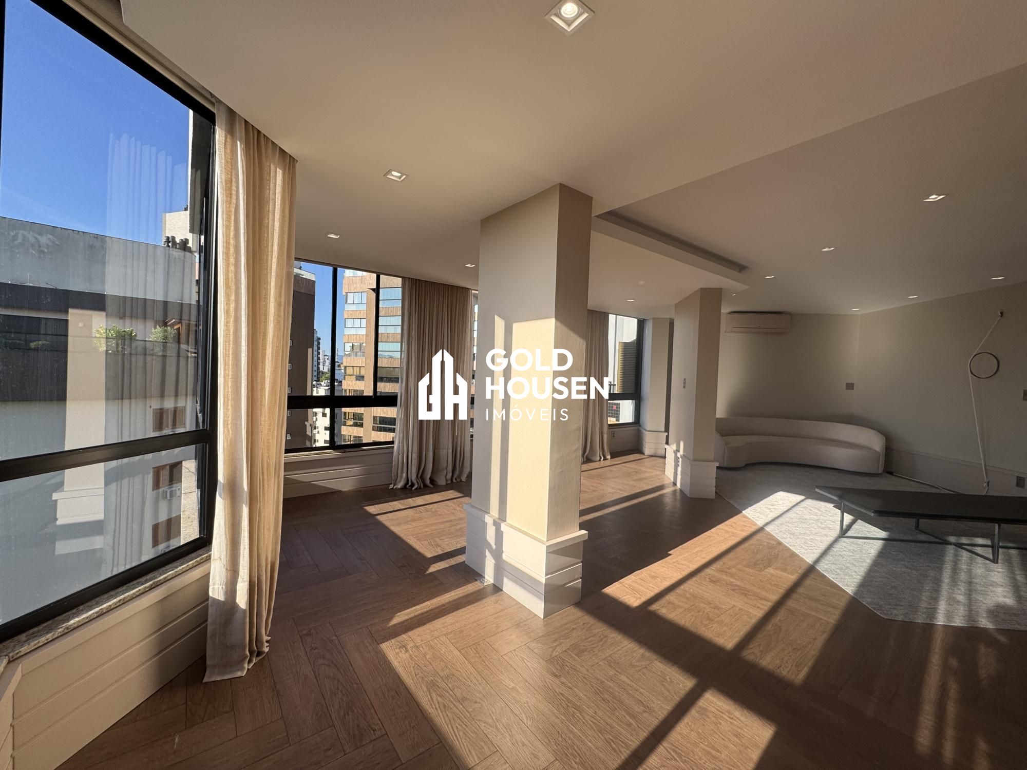 Cobertura Duplex mobiliada com 4 suítes, piscina e 3 boxes no Centro - Lajeado/RS