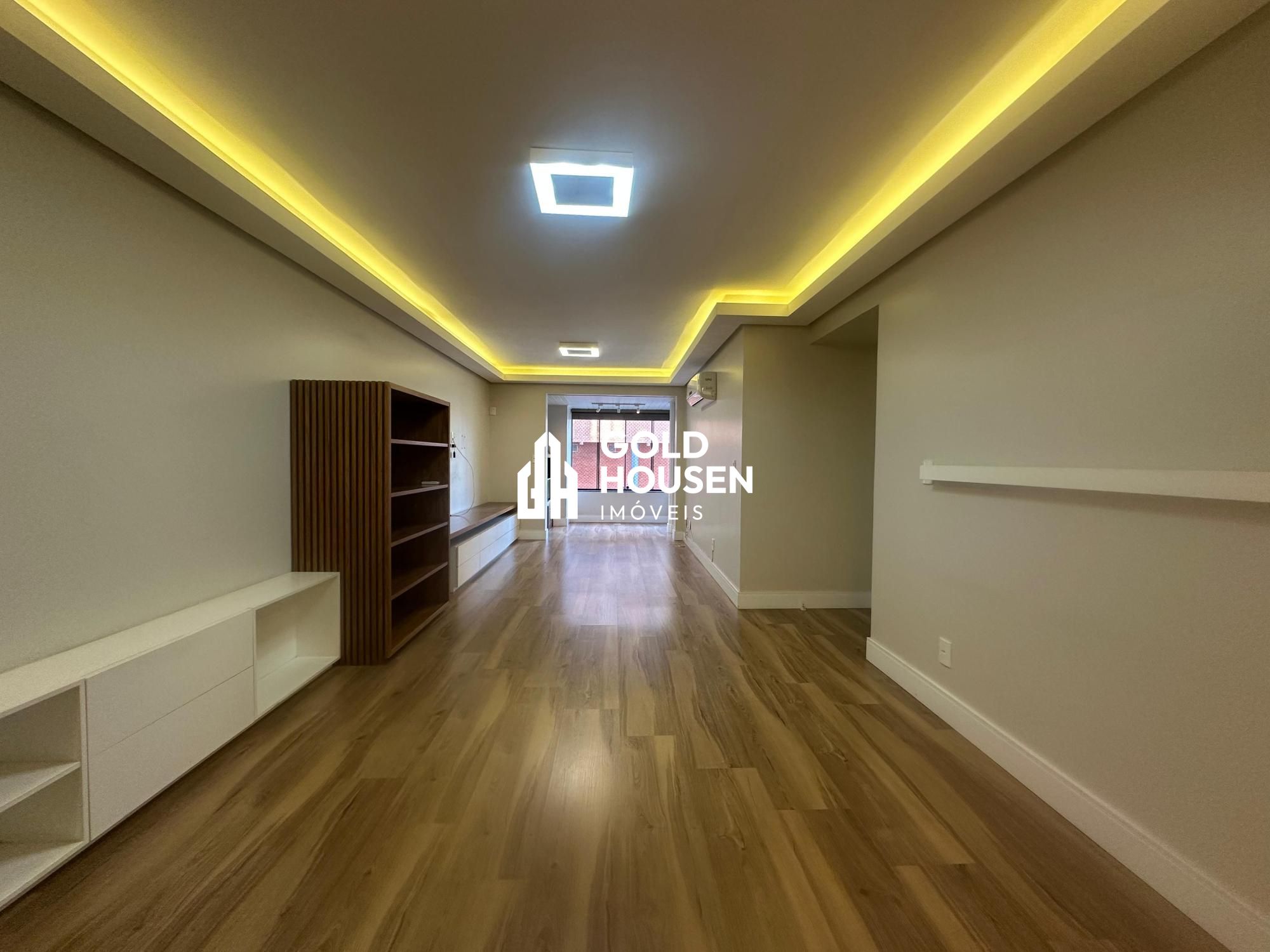 Apartamento semimobiliado com 2 dormitórios, sendo 1 suíte com closet e box, no Centro - Lajeado/RS