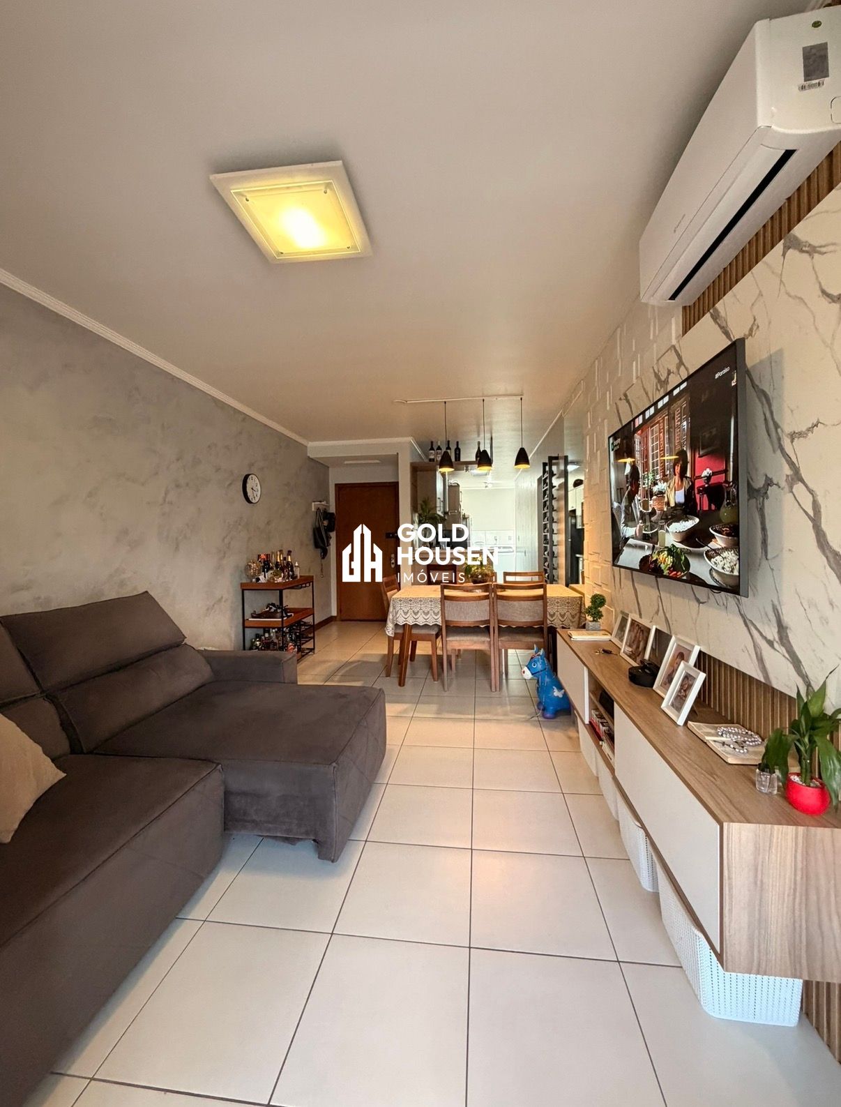 Apartamento semimobiliado 2 dormitórios no Florestal