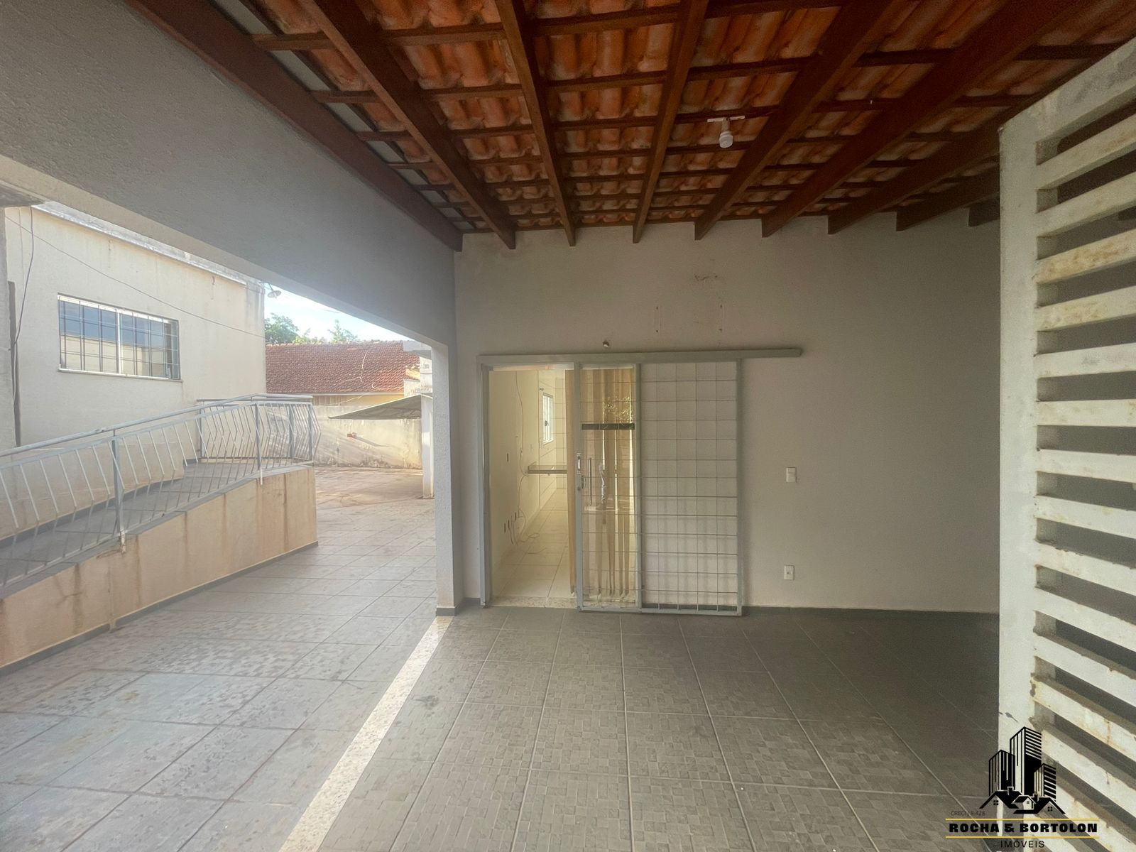 Casa à venda com 5 quartos, 350m² - Foto 2