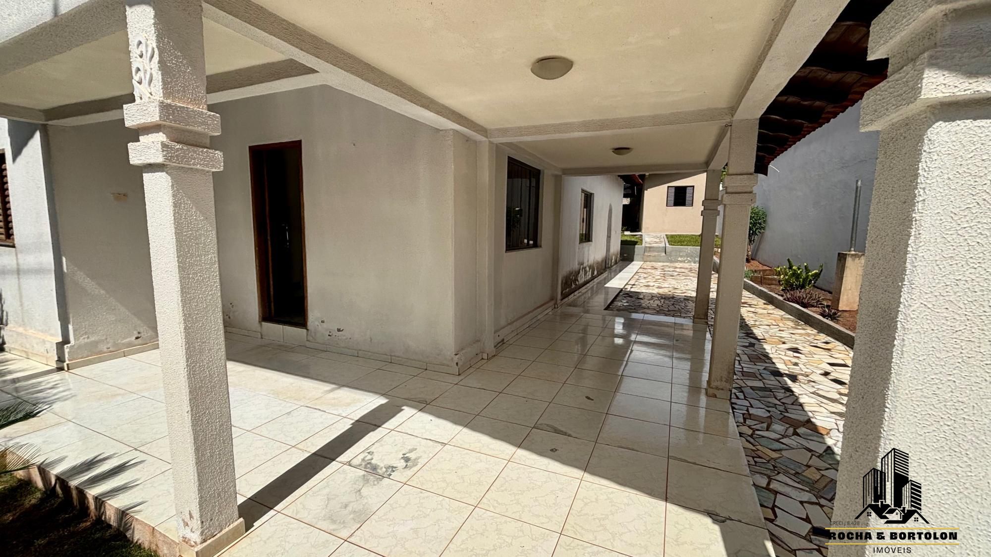 Casa à venda com 3 quartos, 190m² - Foto 1