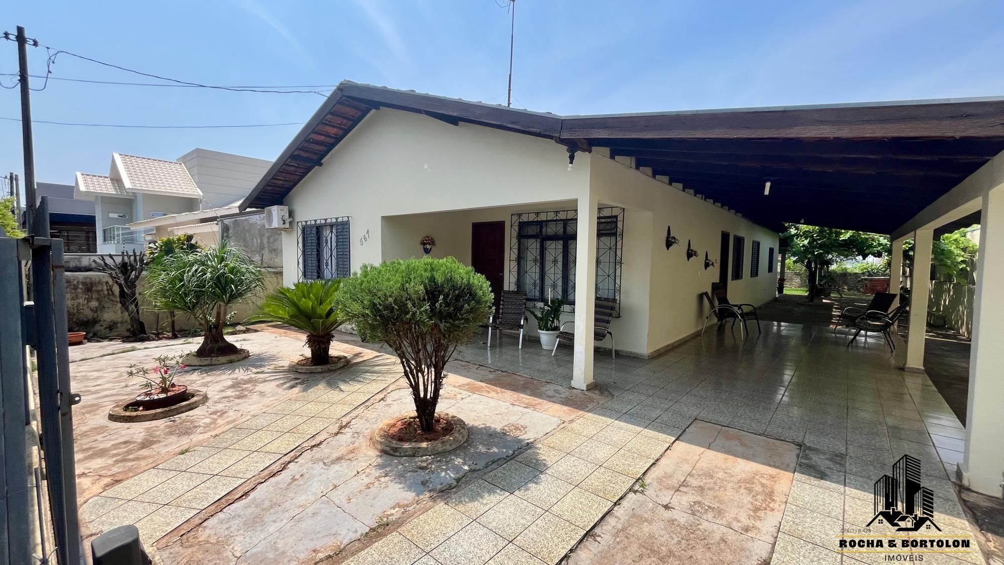 Casa à venda com 3 quartos, 200m² - Foto 1