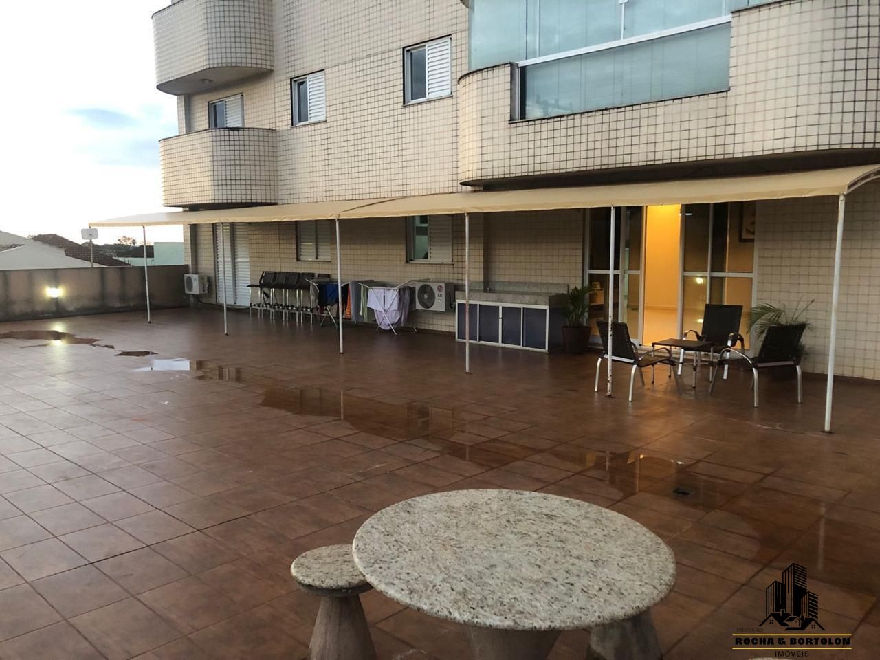 Apartamento à venda com 3 quartos, 195m² - Foto 2