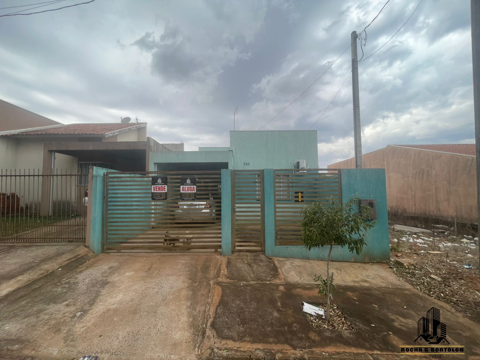 Casa à venda e aluguel com 3 quartos, 86m² - Foto 1
