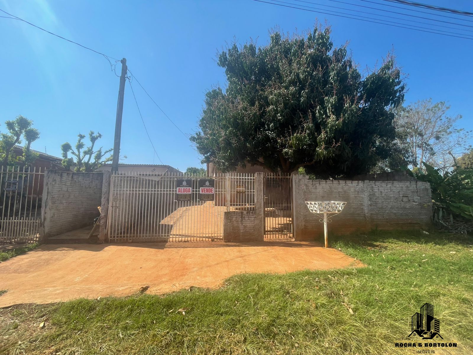 Casa à venda e aluguel com 2 quartos, 250m² - Foto 1