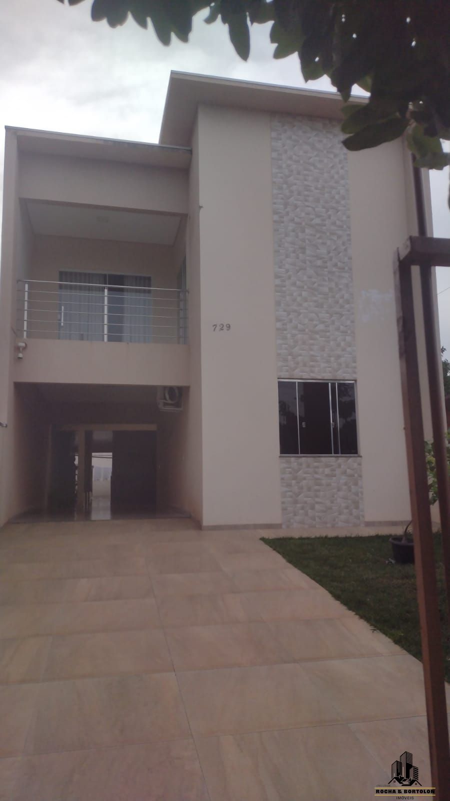 Sobrado à venda com 4 quartos, 245m² - Foto 1