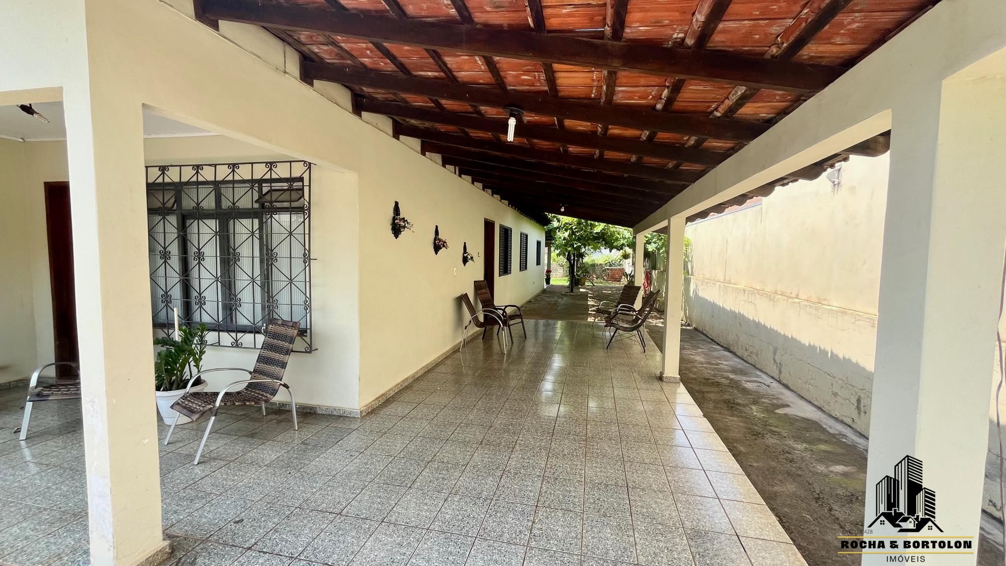 Casa à venda com 3 quartos, 200m² - Foto 2