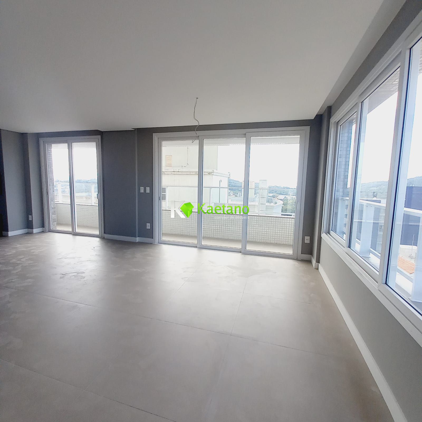 Apartamento à venda com 3 quartos, 155m² - Foto 4