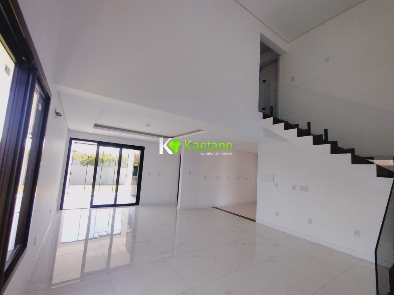 Casa à venda com 3 quartos, 176m² - Foto 3