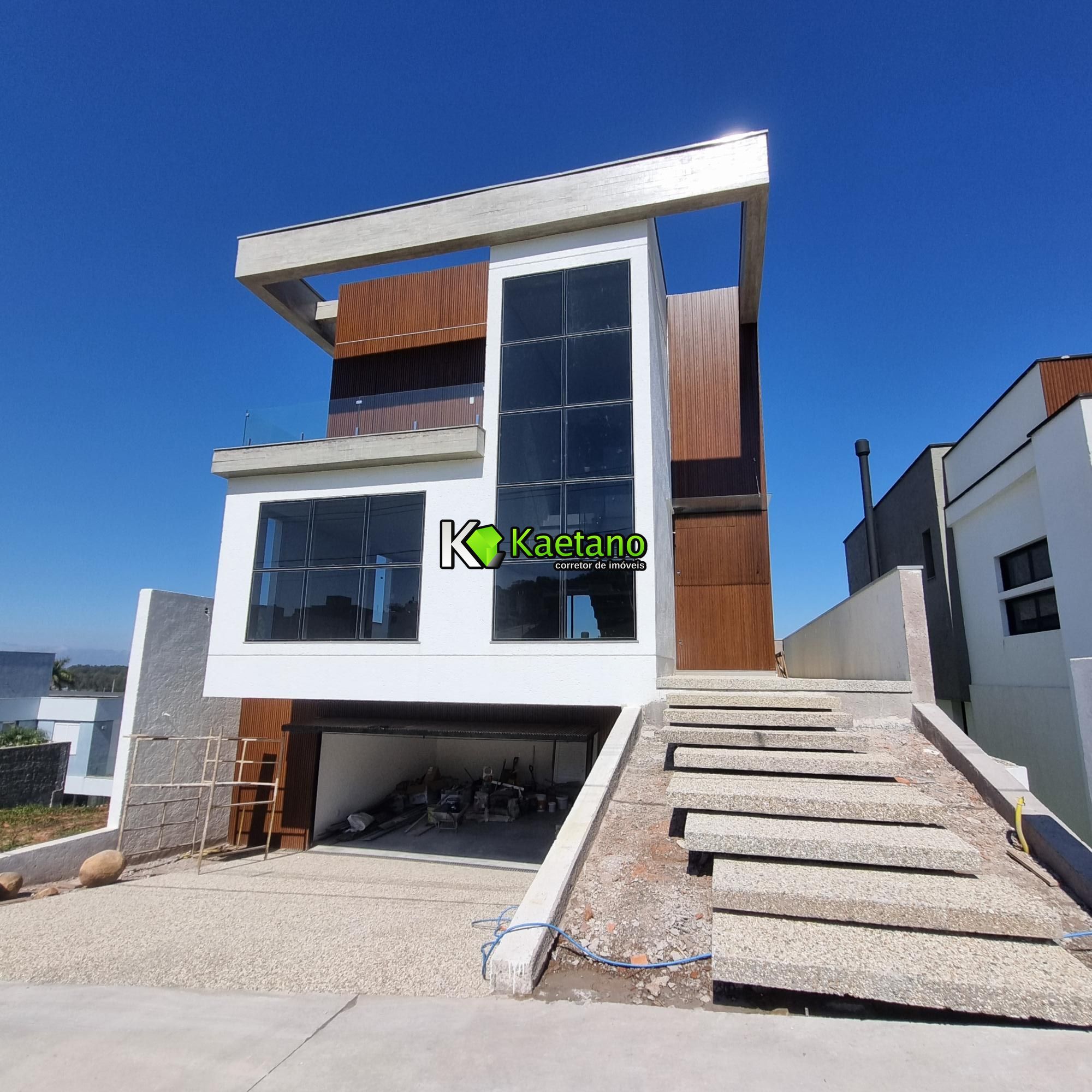Casa à venda com 3 quartos, 300m² - Foto 1