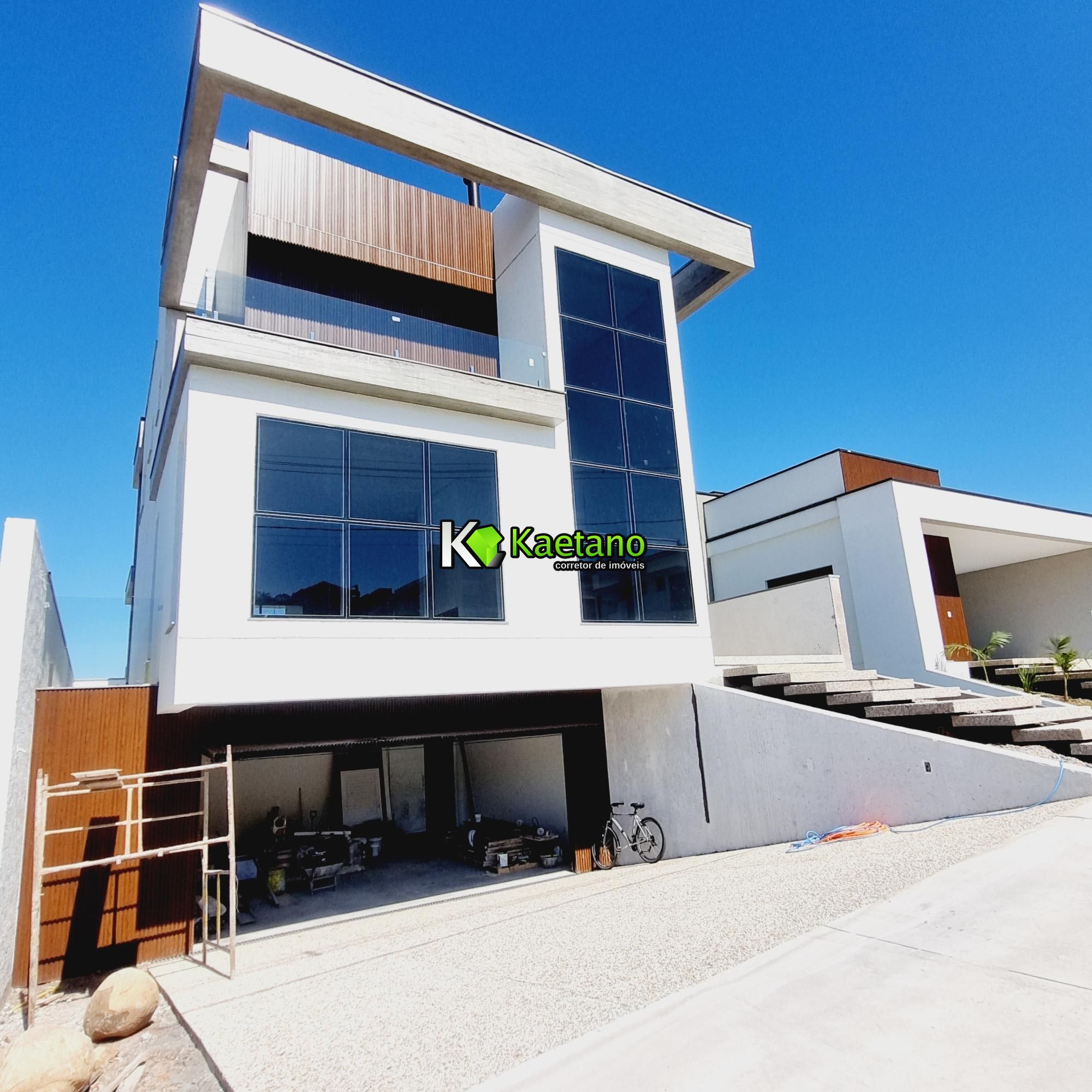 Casa à venda com 3 quartos, 300m² - Foto 2