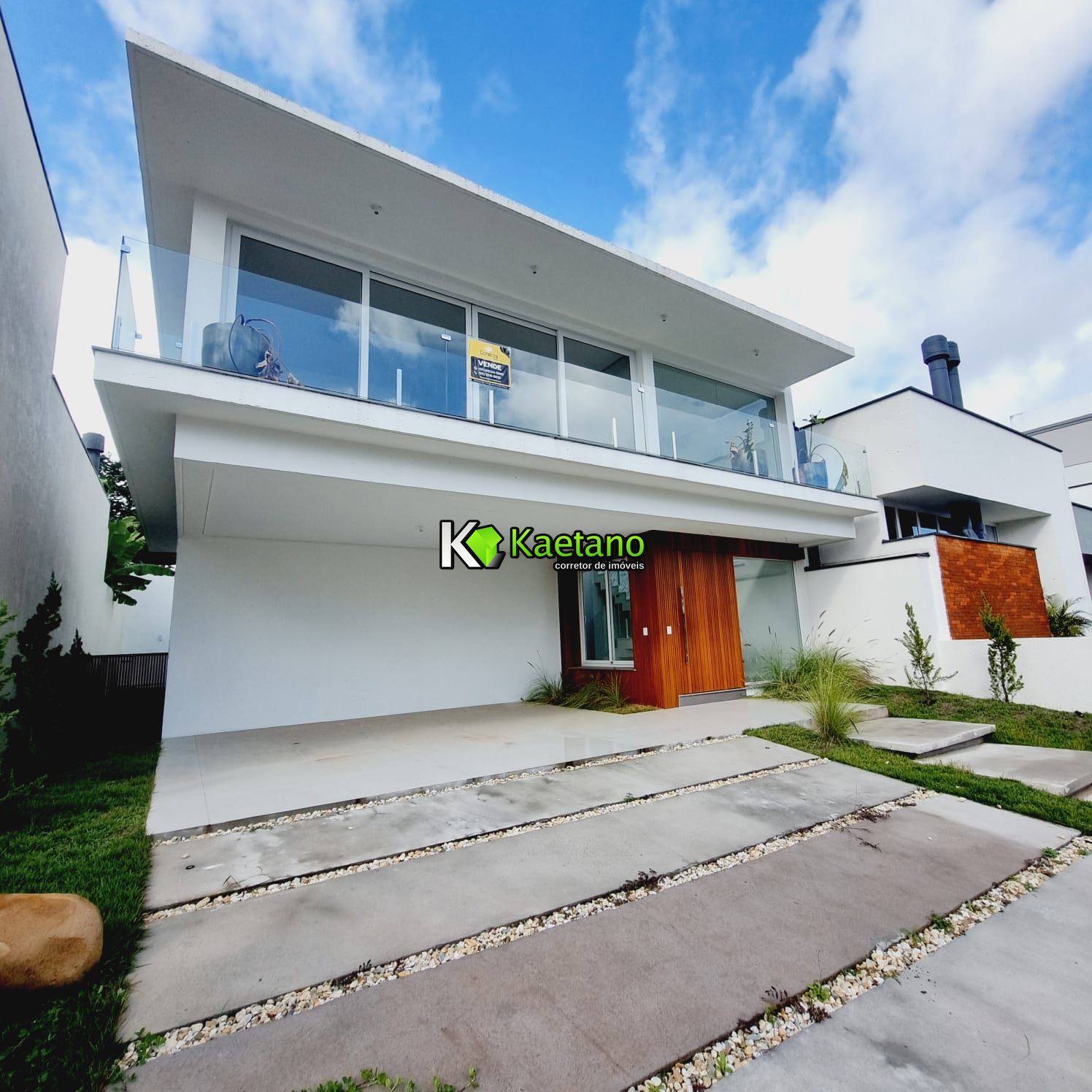 Casa à venda com 3 quartos, 215m² - Foto 2