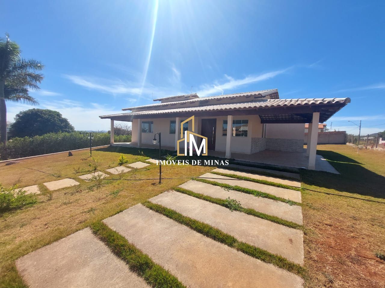 Fazenda à venda com 3 quartos, 1000m² - Foto 1