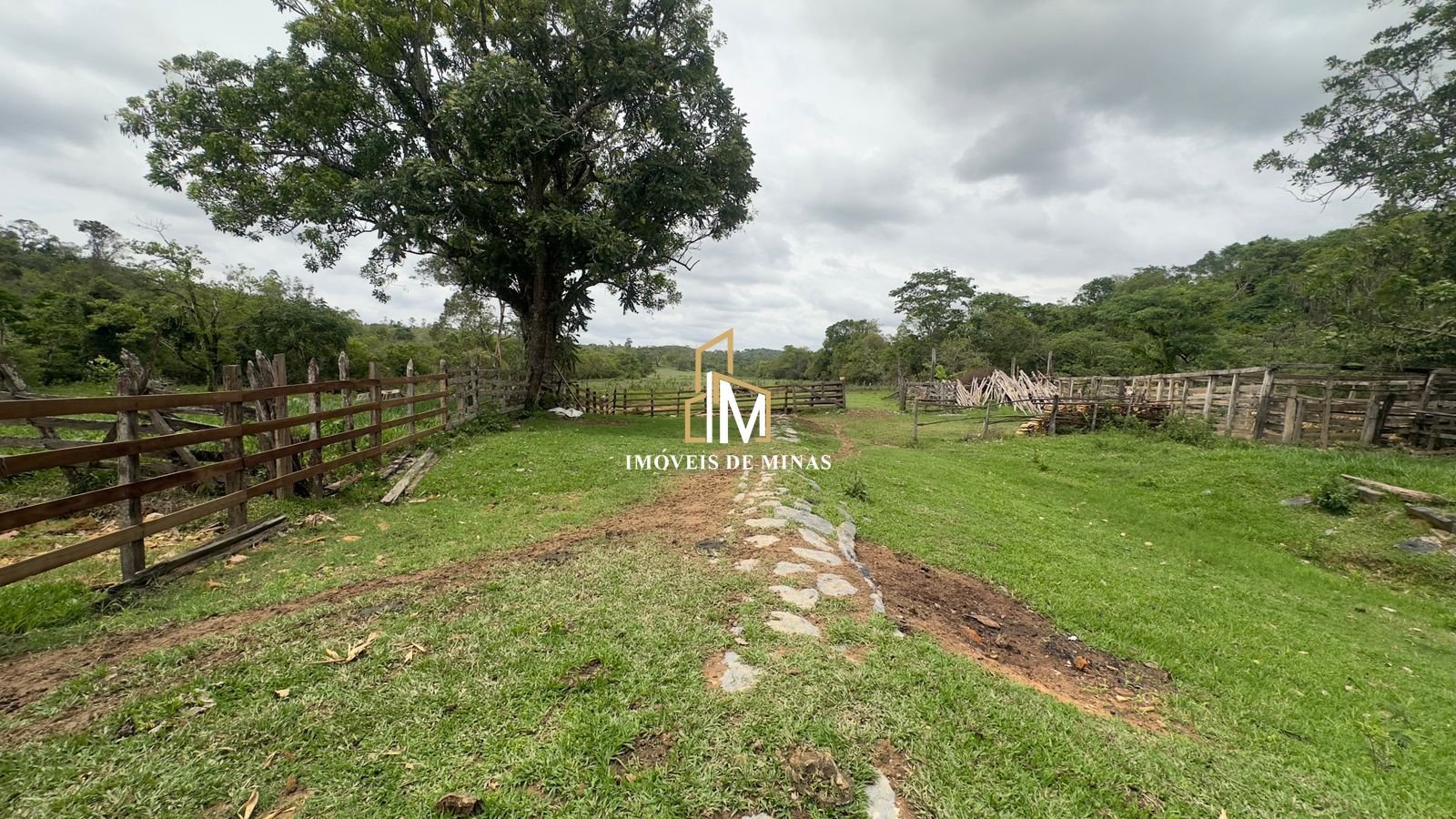 Fazenda/Sítios/Chácaras de 3 quartos, no bairro Zona Rural, em Formiga | Eu Corretor