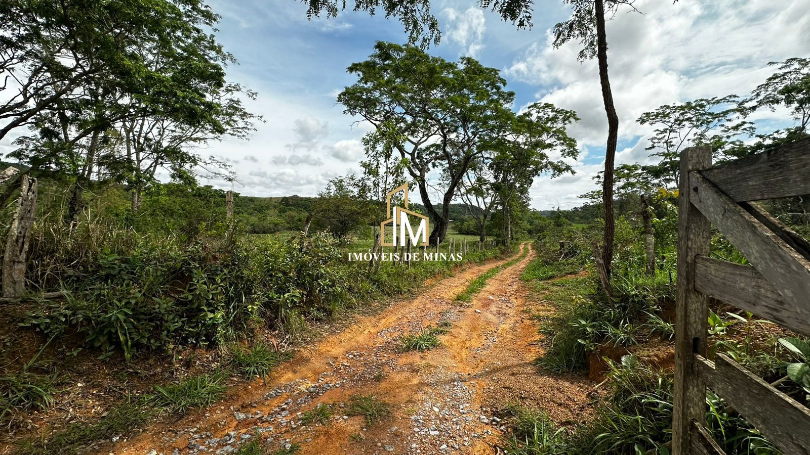 Fazenda/Sítios/Chácaras de 3 quartos, no bairro Zona Rural, em Formiga | Eu Corretor