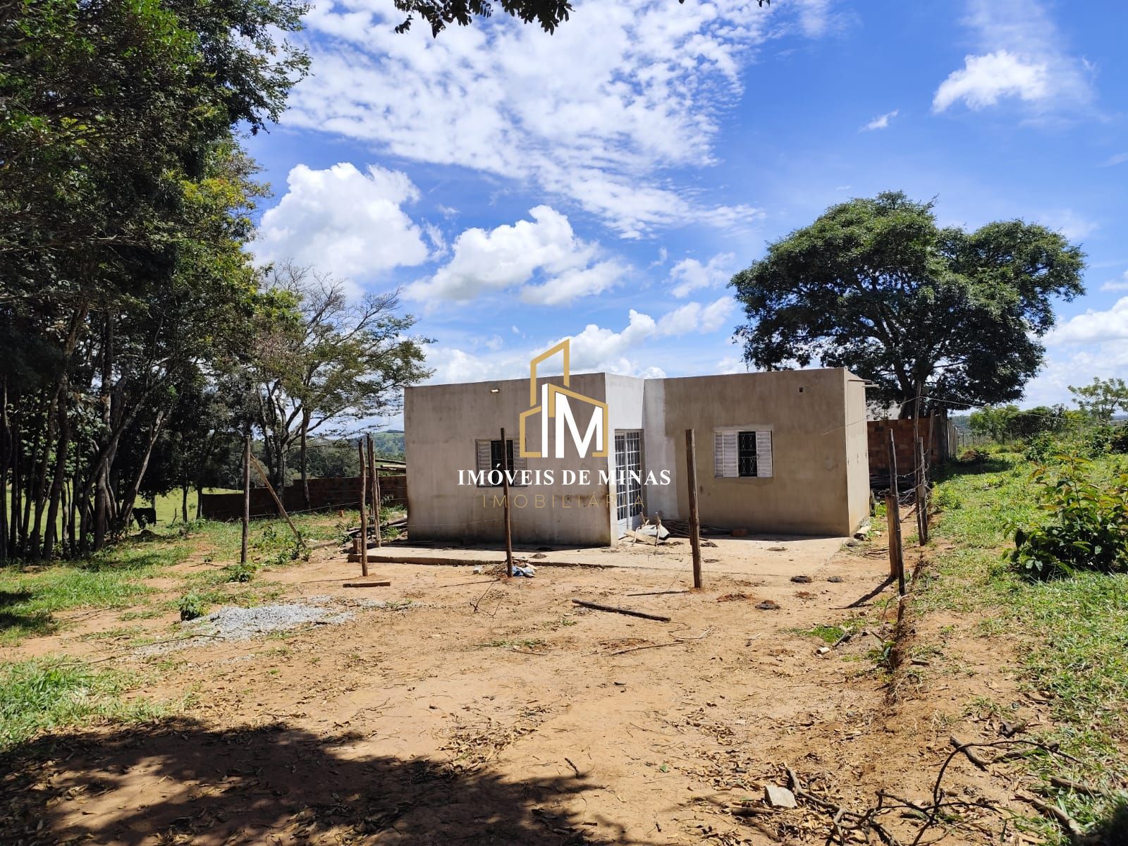 Fazenda à venda com 2 quartos, 1800m² - Foto 1