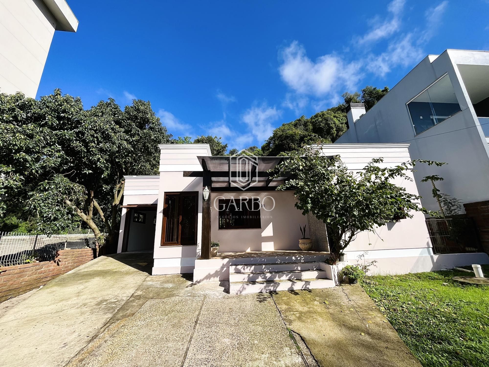 CASA SEMIMOBILIADA NO SANTO INÁCIO