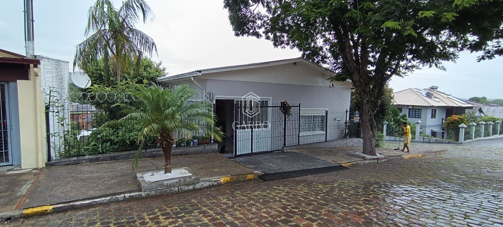 CASA DE ALVENARIA DE ESQUINA