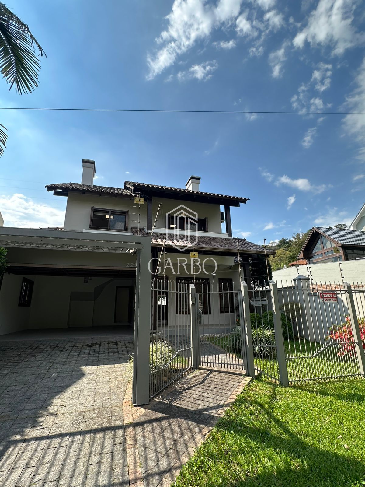 Casa à venda com 3 quartos, 260m² - Foto 1