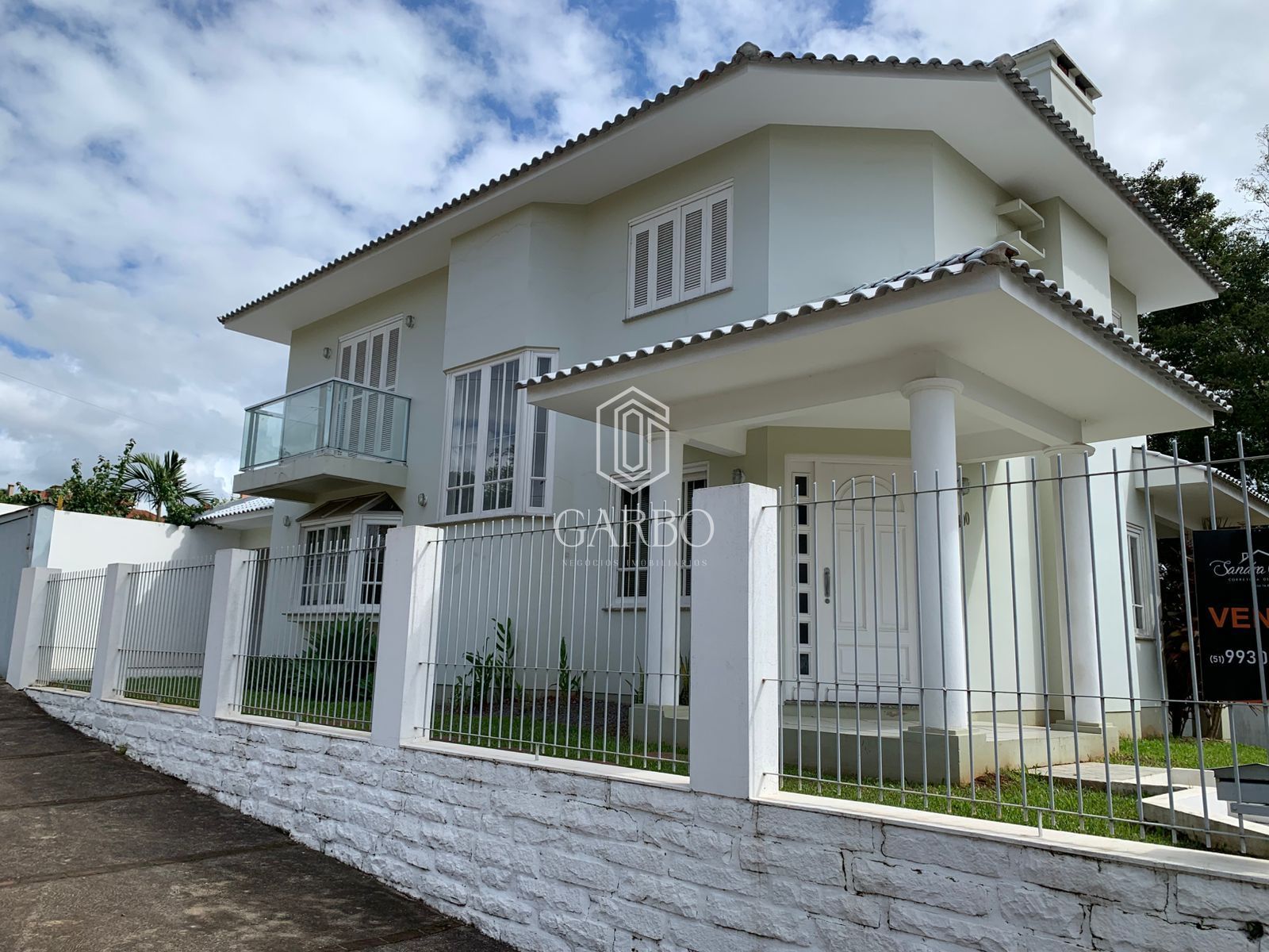 CASA À VENDA NO JARDIM DAS HORTÊNSIAS