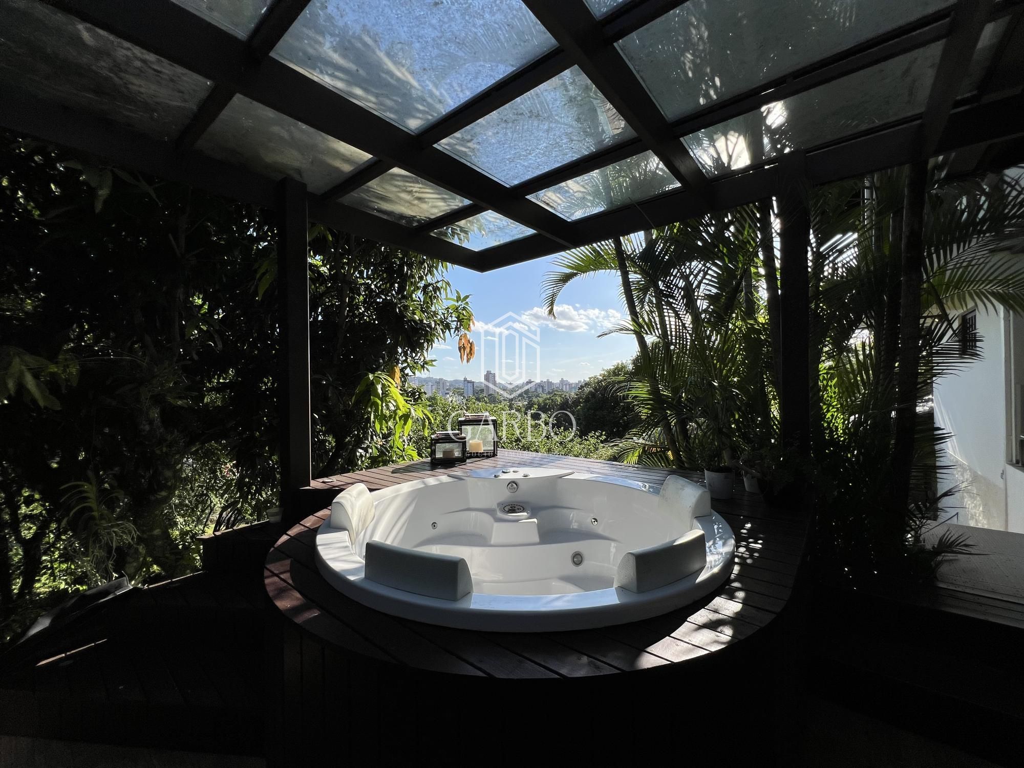 CASA FENOMENAL EM ÁREA NOBRE DE SANTA CRUZ