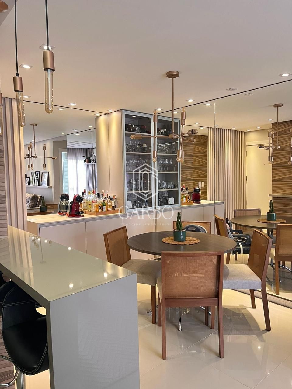 Apartamento à venda com 2 quartos, 72m² - Foto 1