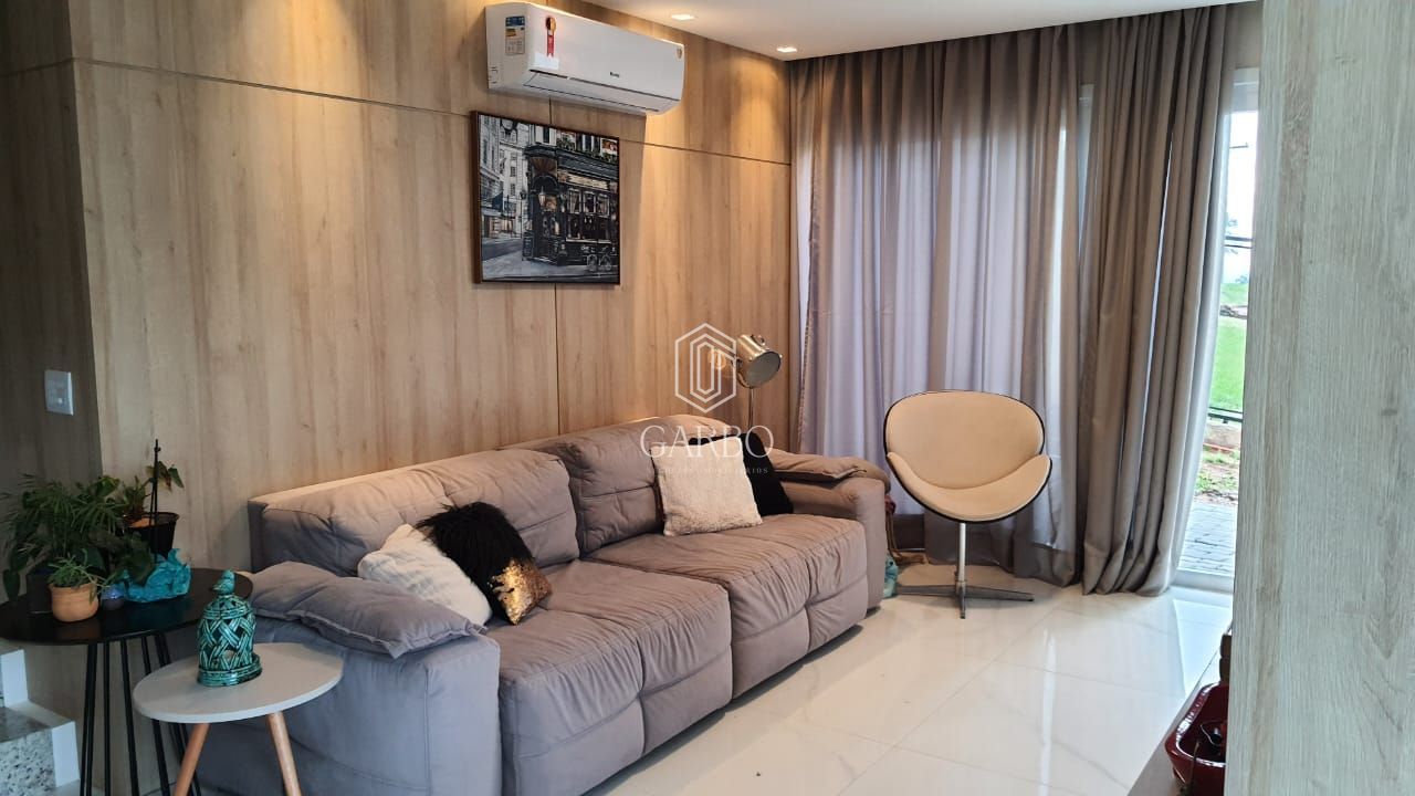 Casa à venda com 3 quartos, 227m² - Foto 1