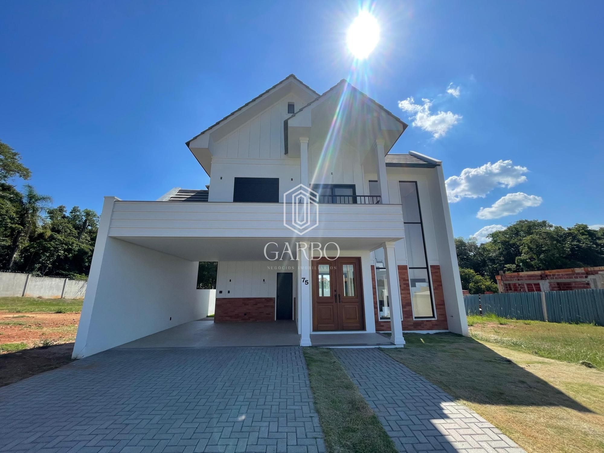 Casa à venda com 3 quartos, 206m² - Foto 1