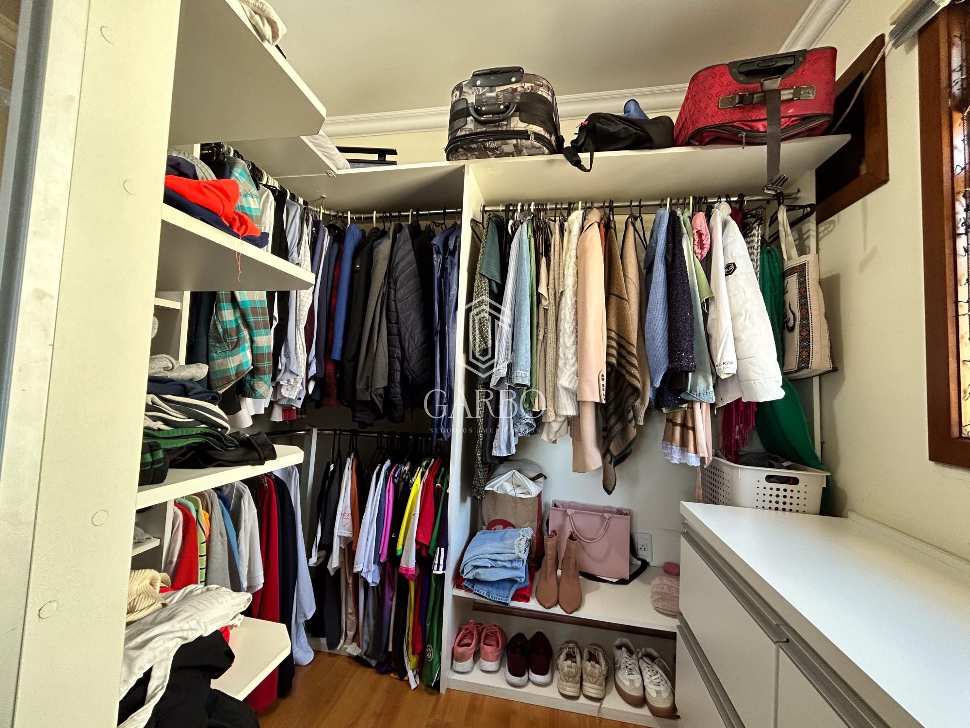 Casa à venda com 3 quartos, 215m² - Foto 14