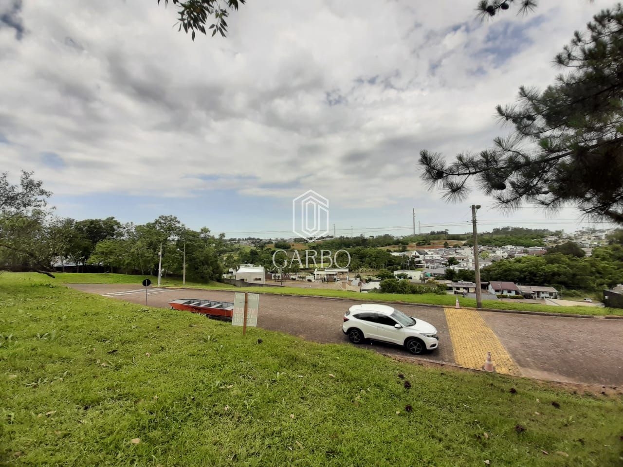 Terreno no condomínio Figueiras, com projeto arquitetônico exclusivo incluso