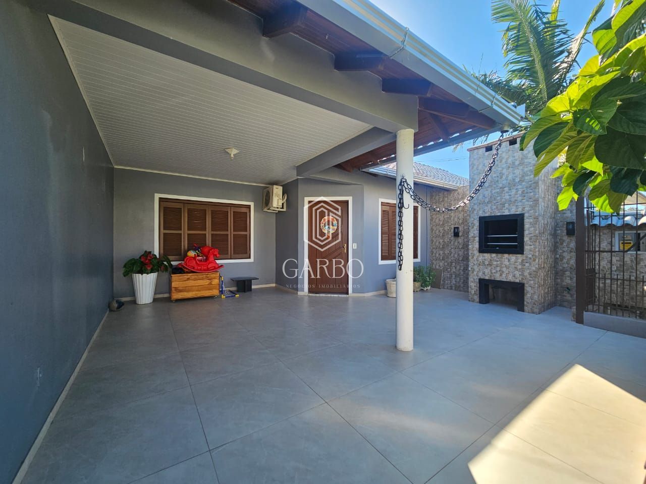 Casa à venda com 2 quartos, 72m² - Foto 1