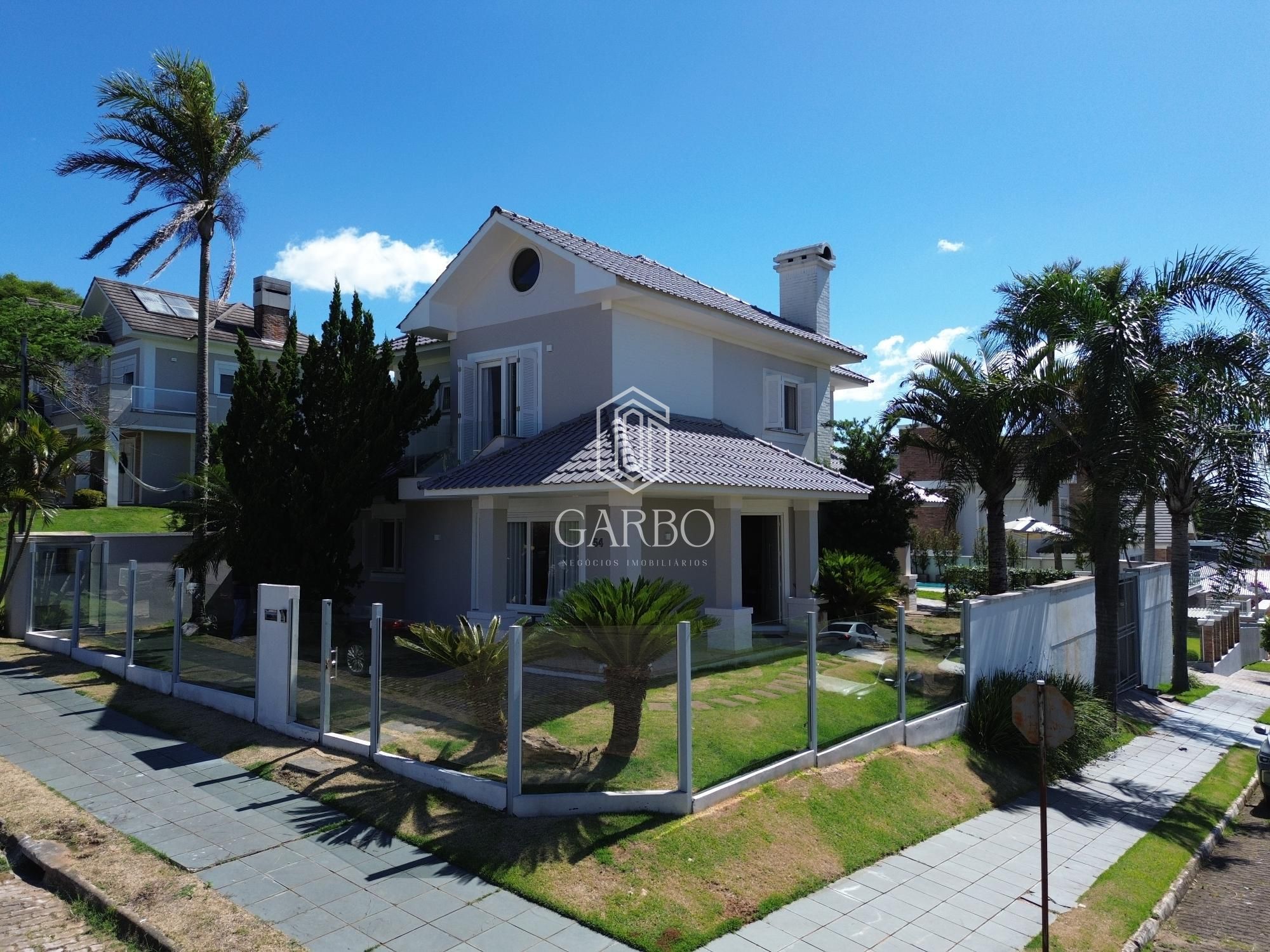 Casa, 4 quartos, 218 m² - Foto 1