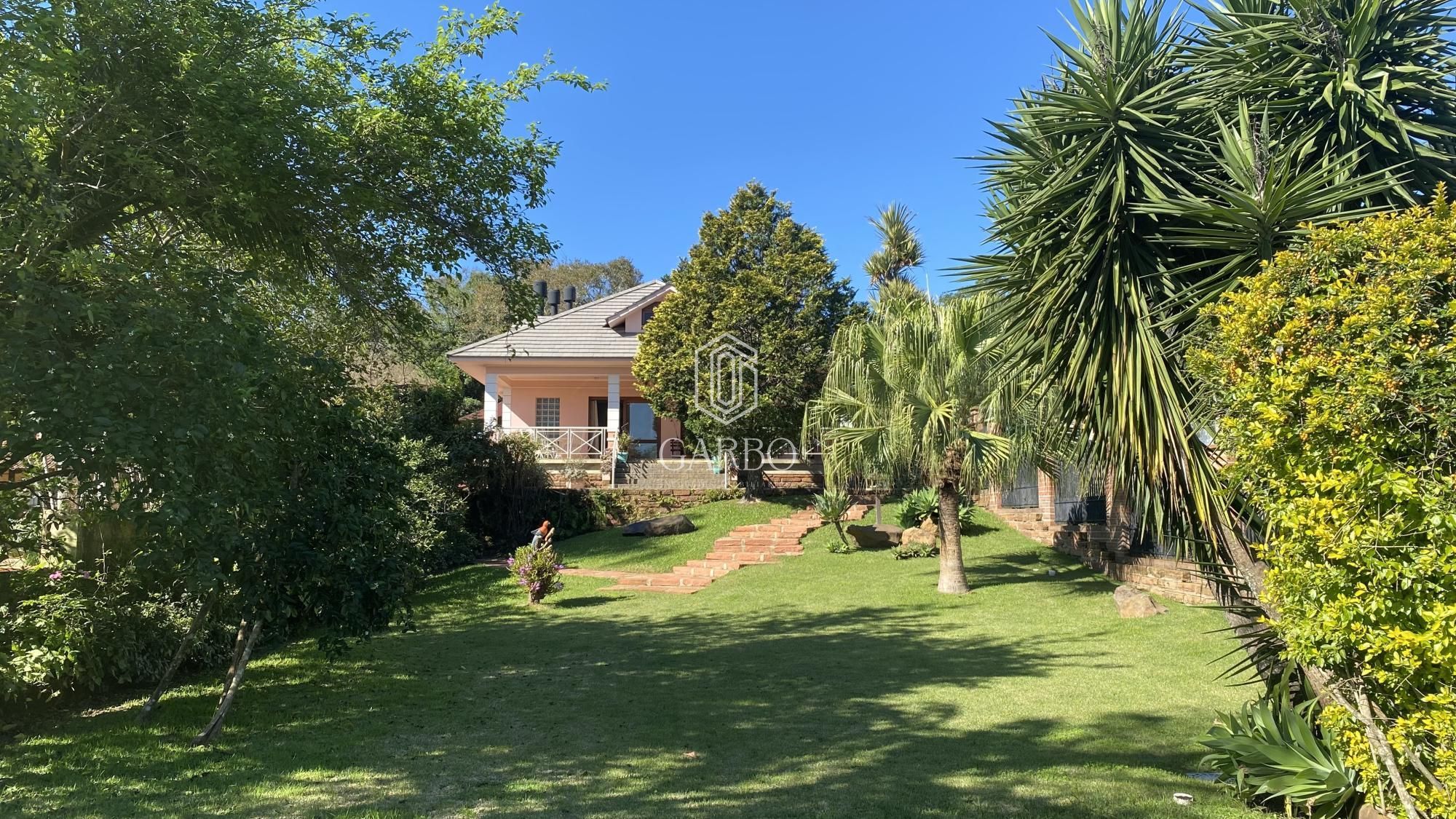 Casa à venda com 3 quartos, 447m² - Foto 1