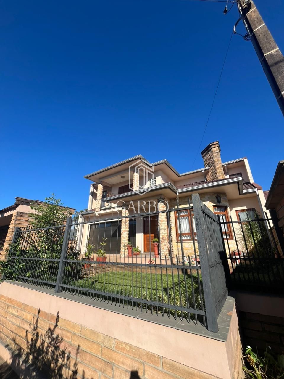 CASA SEMIMOBILIADA EM LINHA SANTA CRUZ