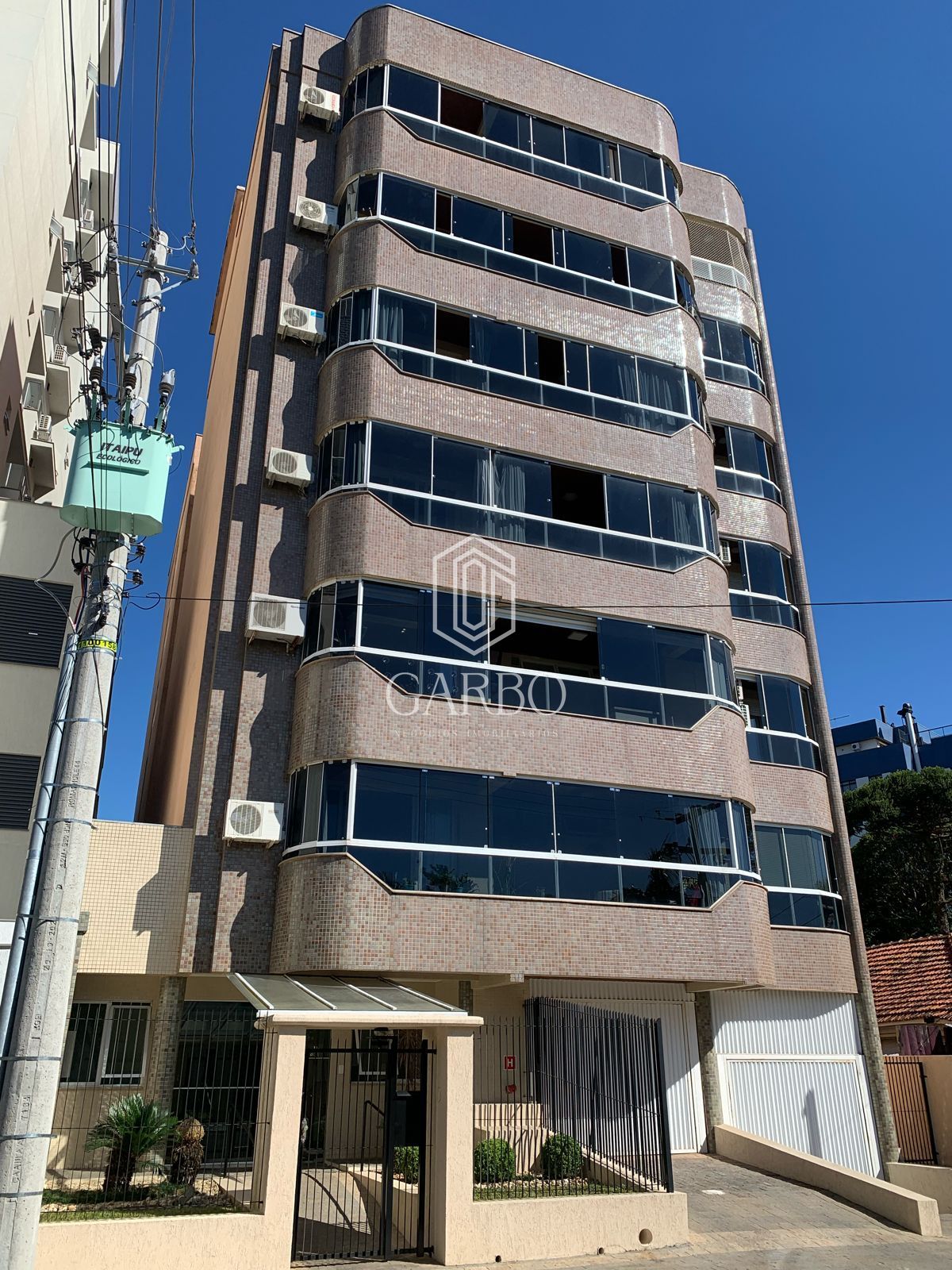 Apartamento à venda com 3 quartos, 150m² - Foto 1