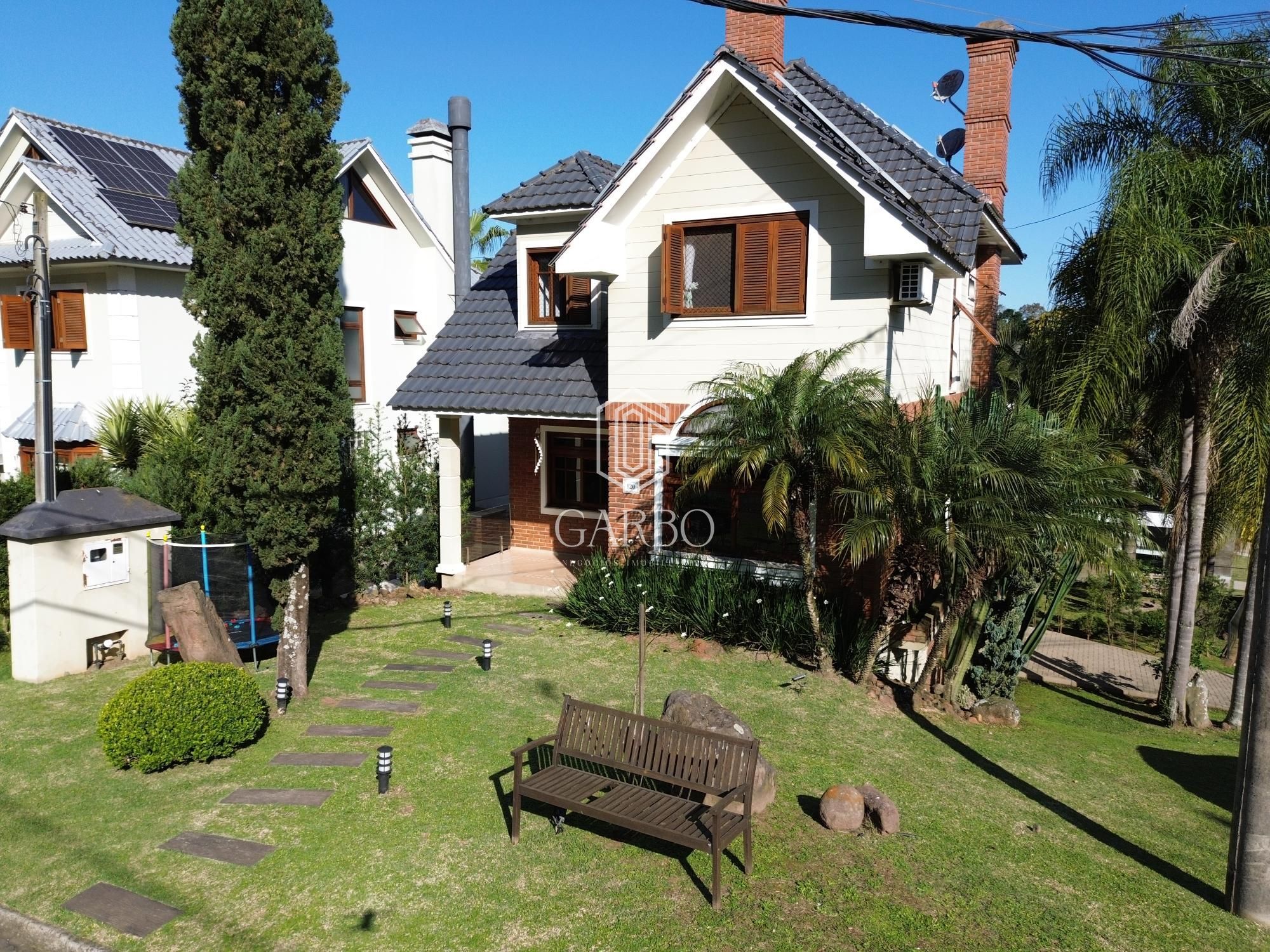 Casa à venda com 3 quartos, 215m² - Foto 1