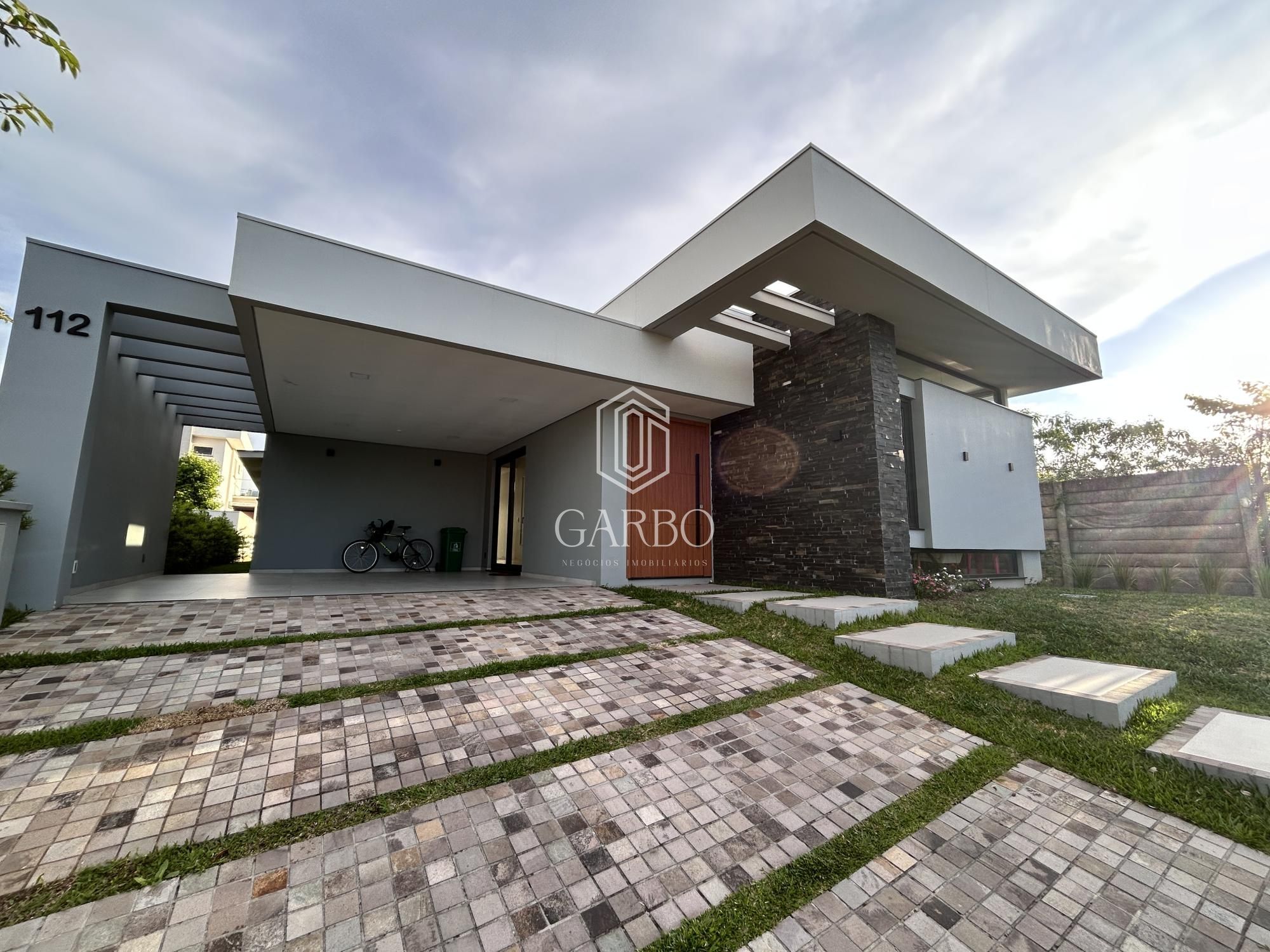 Casa, 3 quartos, 212 m² - Foto 1