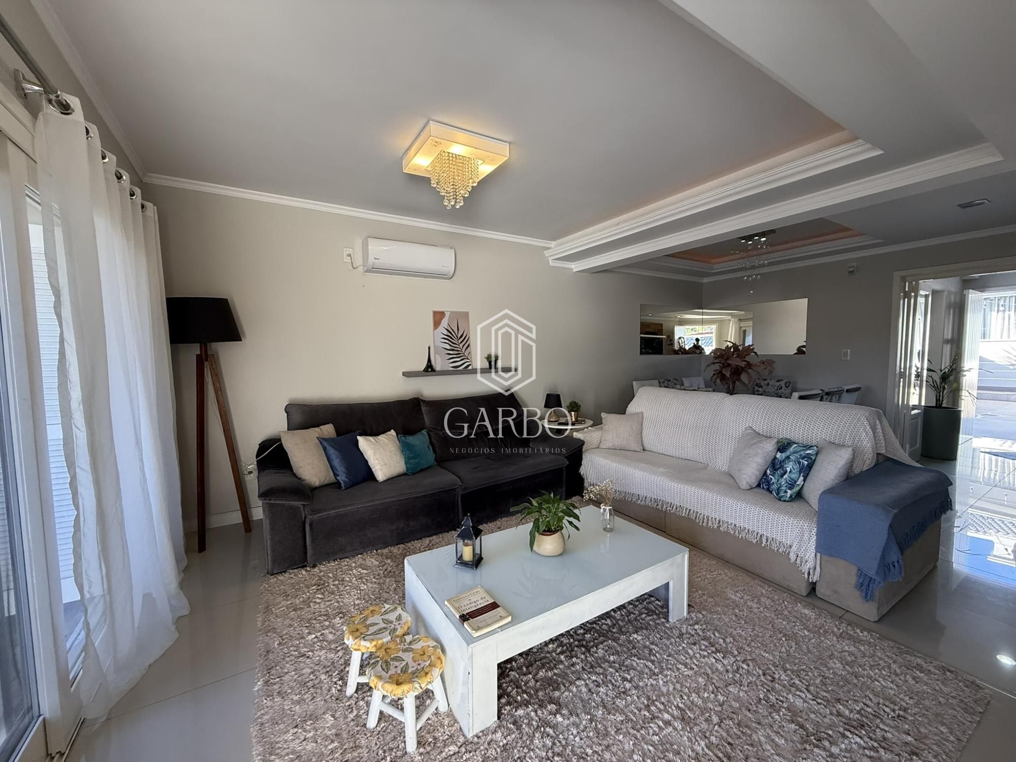 Casa à venda com 4 quartos, 224m² - Foto 2