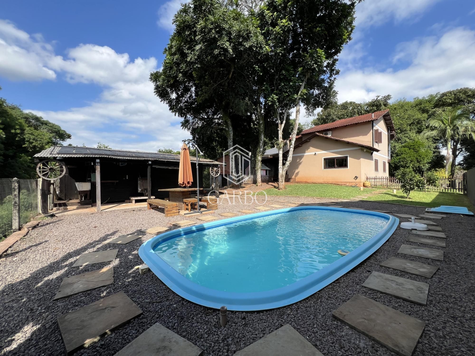 CASA EM MEIO A NATUREZA