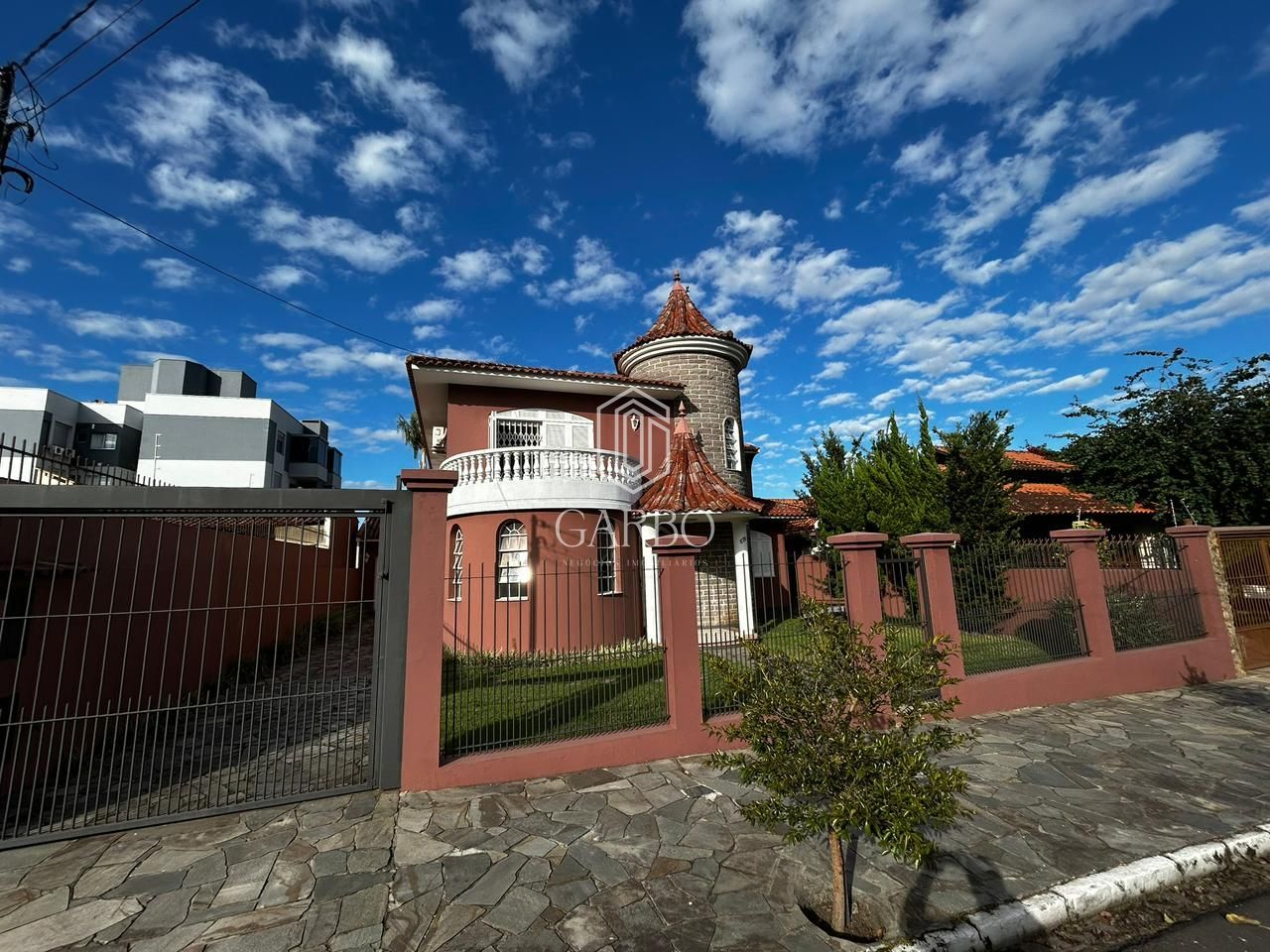 Casa, 3 quartos, 328 m² - Foto 1