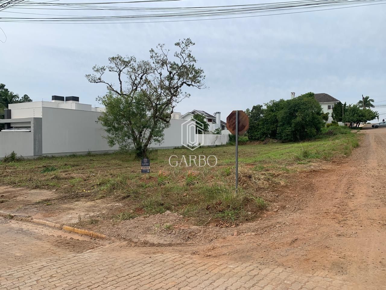 AMPLO TERRENO NO JARDIM EUROPA