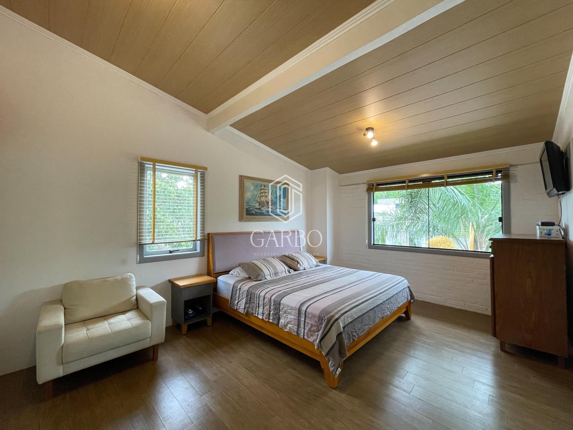 Casa à venda com 3 quartos, 202m² - Foto 14