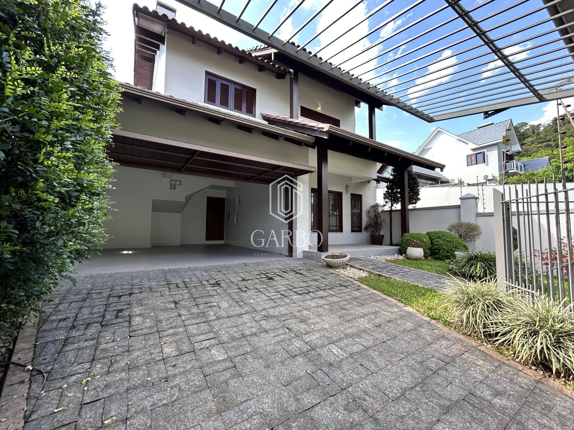 Casa à venda com 3 quartos, 260m² - Foto 2