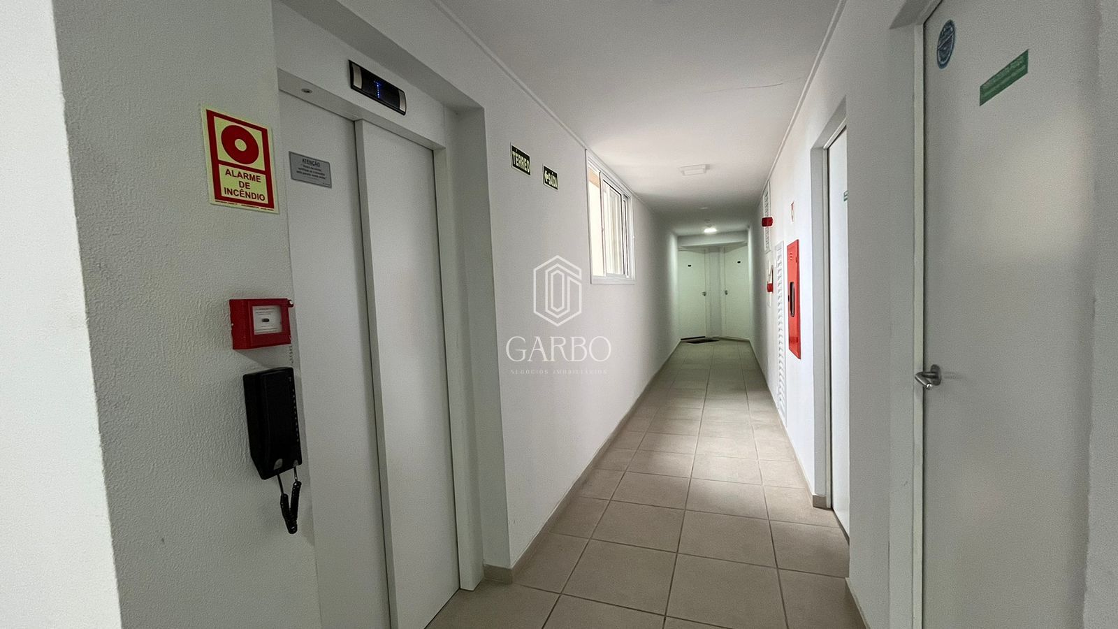 Apartamento à venda com 1 quarto, 42m² - Foto 2